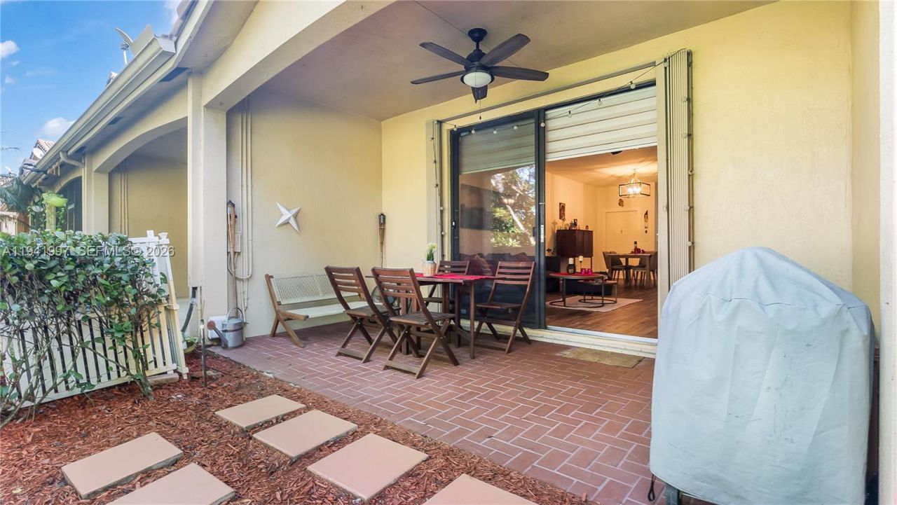 3889 Tree Top Dr, Unit 3889, Weston, FL 33332 Photo