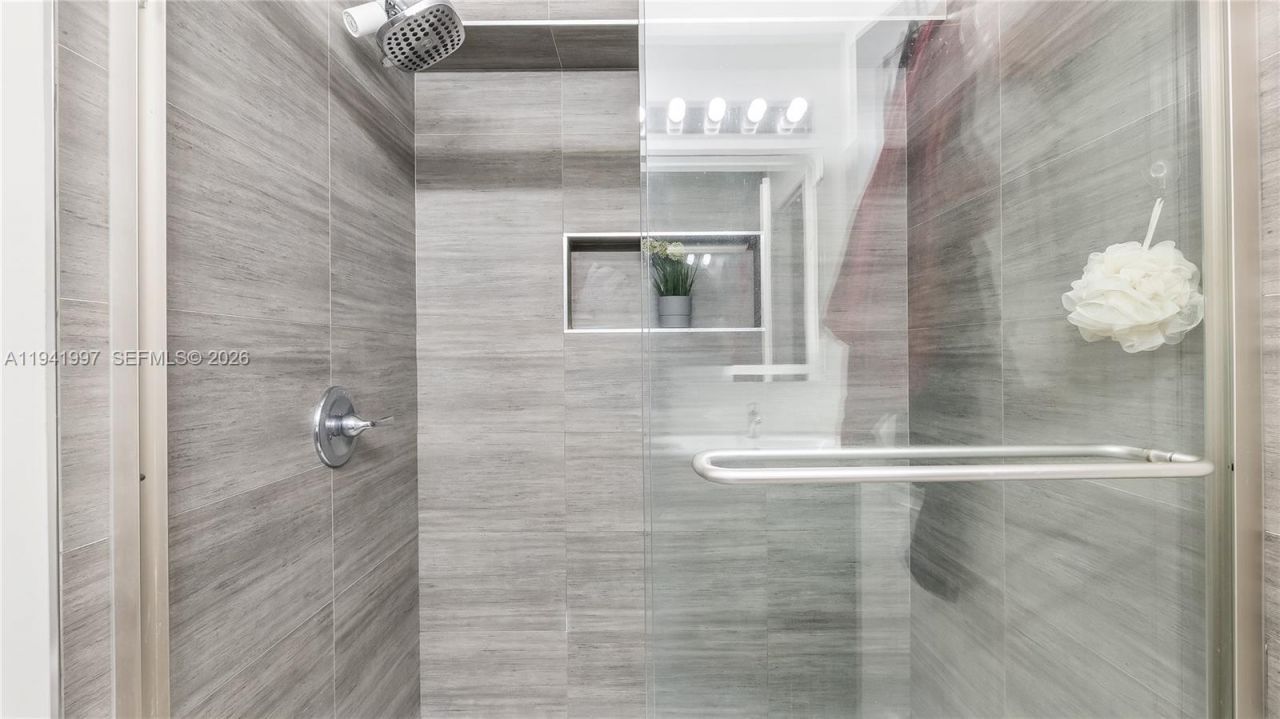 3889 Tree Top Dr, Unit 3889, Weston, FL 33332 Photo