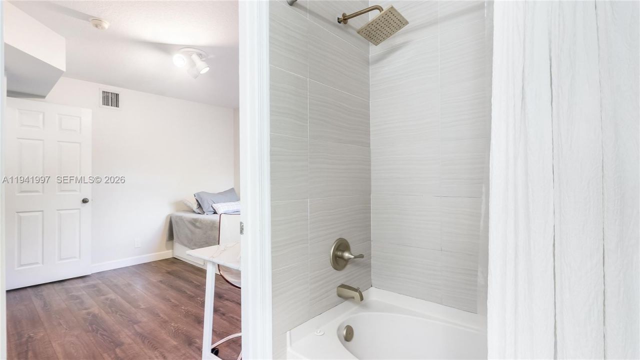 3889 Tree Top Dr, Unit 3889, Weston, FL 33332 Photo