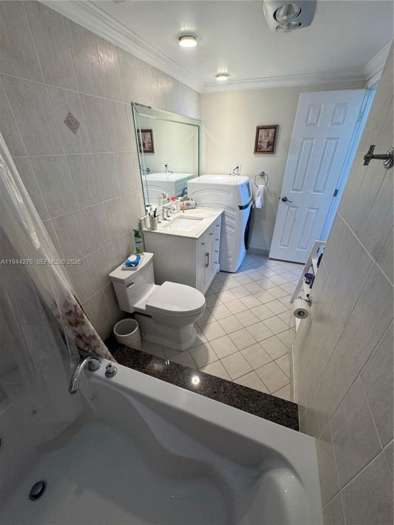 3800 Hillcrest Dr, Unit 1222, Hollywood, FL 33021 Photo