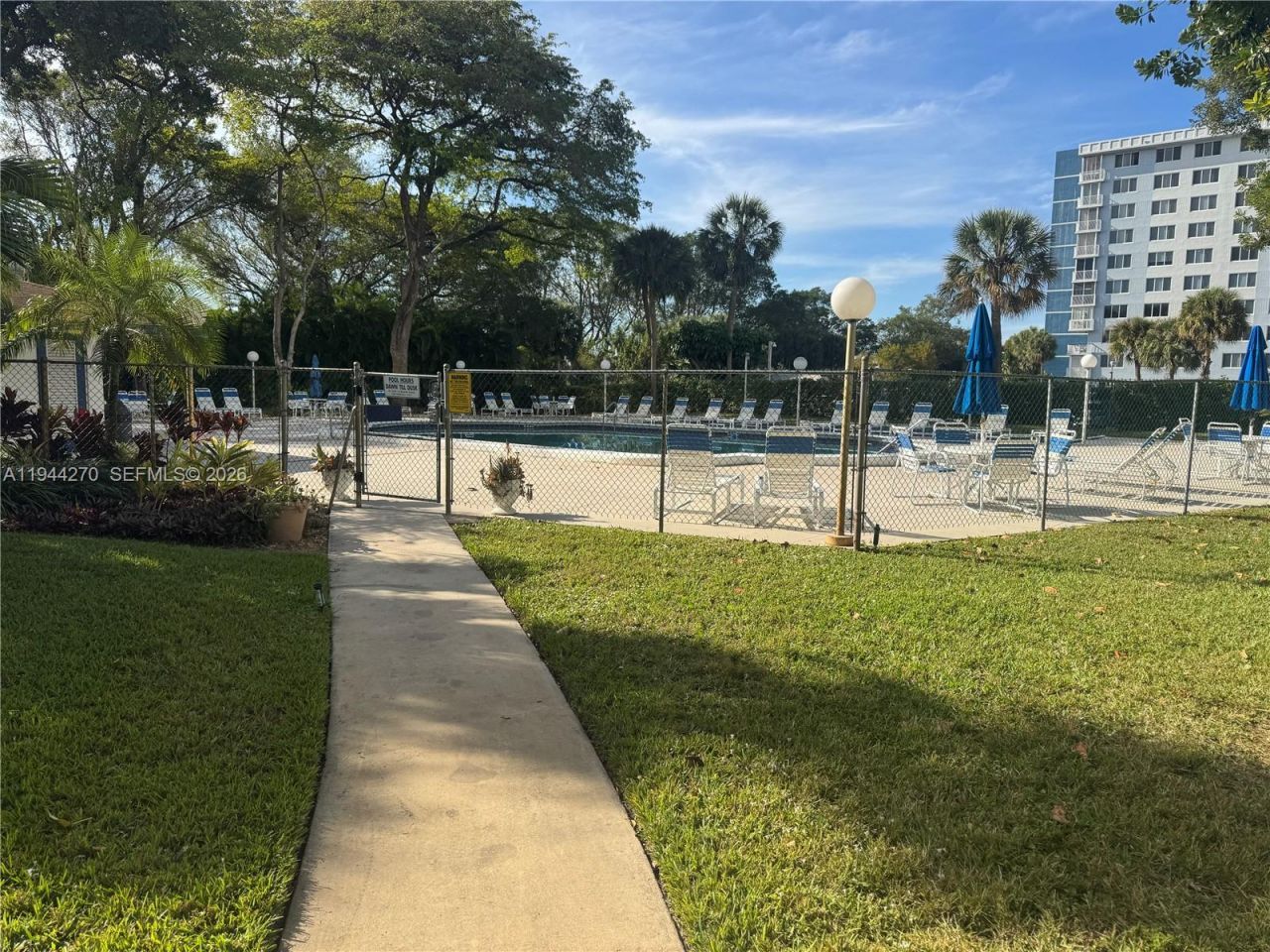 3800 Hillcrest Dr, Unit 1222, Hollywood, FL 33021 Photo