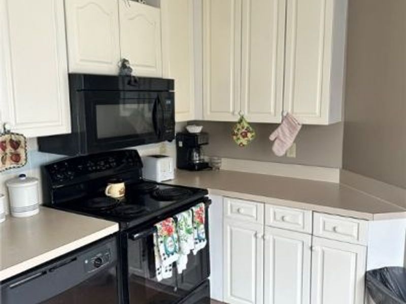 365 Village Pointe Drive, Unit A, Akron, OH 44313 Photo 7