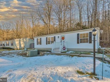 1215 BLUE MOUNTAIN CIRCLE, SAYLORSBURG, PA 18353