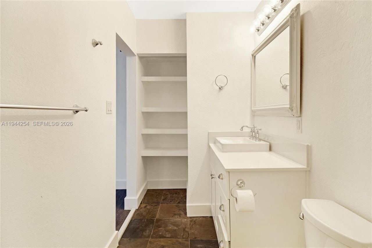 6830 N Waterway Dr, Miami, FL 33155 Photo