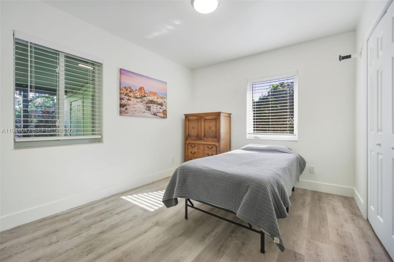 16101 NE 8th Ave, North Miami Beach, FL 33162 Photo