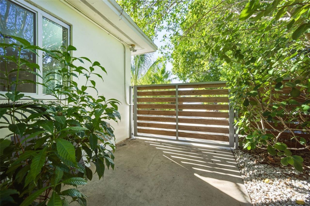 16101 NE 8th Ave, North Miami Beach, FL 33162 Photo