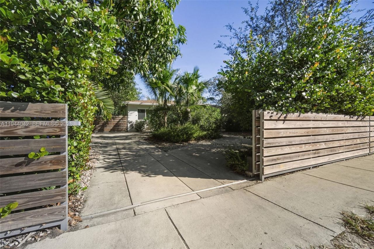 16101 NE 8th Ave, North Miami Beach, FL 33162 Photo