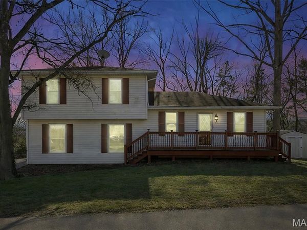 53 Lois Lane, Fenton, MO 63026