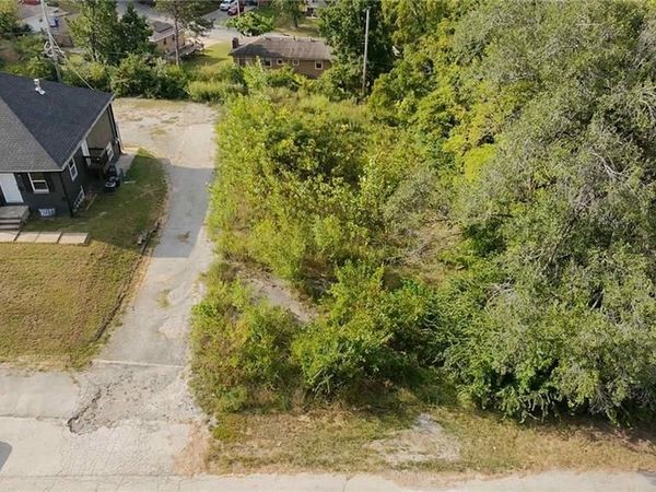 11527 E Lexington Avenue, Sugar Creek, MO 64054