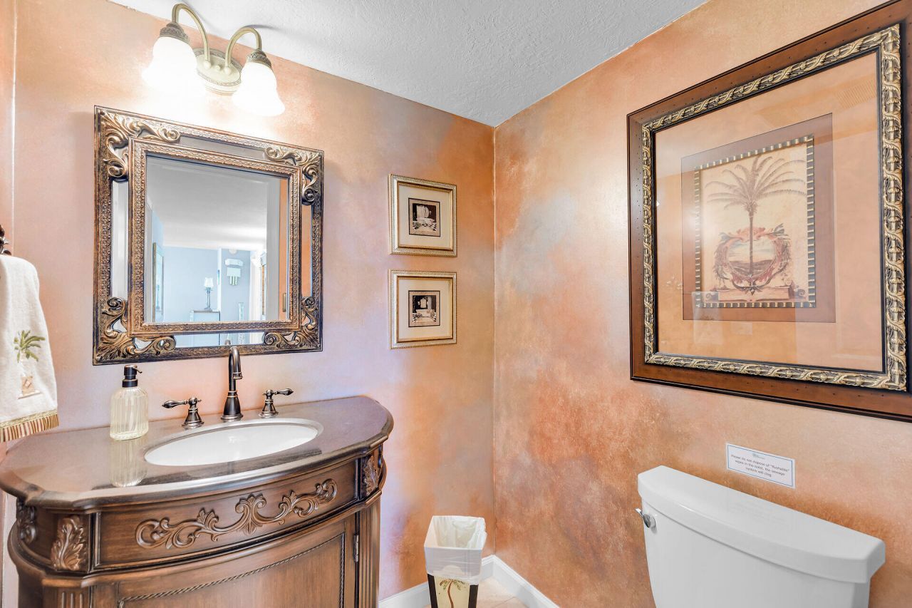 1133 W Ocean Drive, Unit 17, Key Colony, FL 33051 Photo