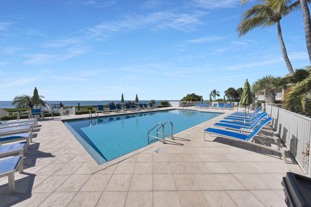 1133 W Ocean Drive, Unit 17, Key Colony, FL 33051 Photo