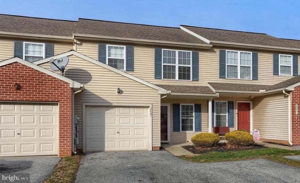 2005 Greystone Drive, Lebanon, PA 17042 Main Photo