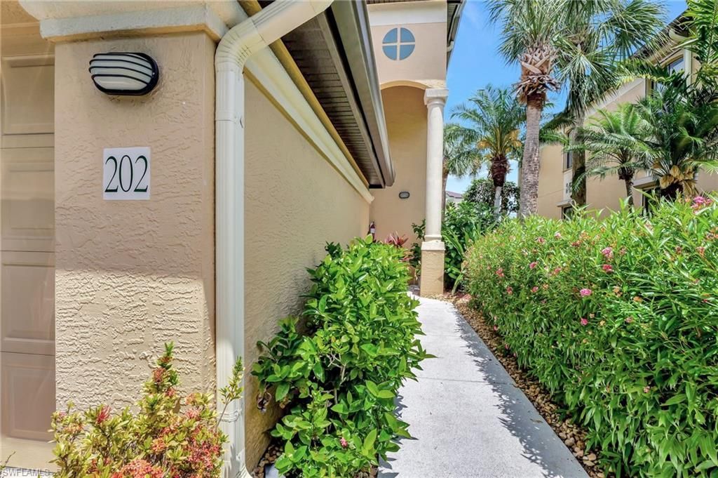 190 Vintage Cir, Unit 202, Naples, FL 34119 Photo