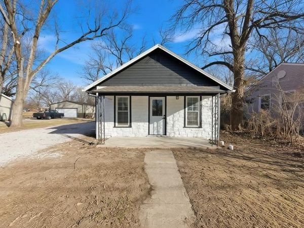 733 S Pecan Street, Ottawa, KS 66067
