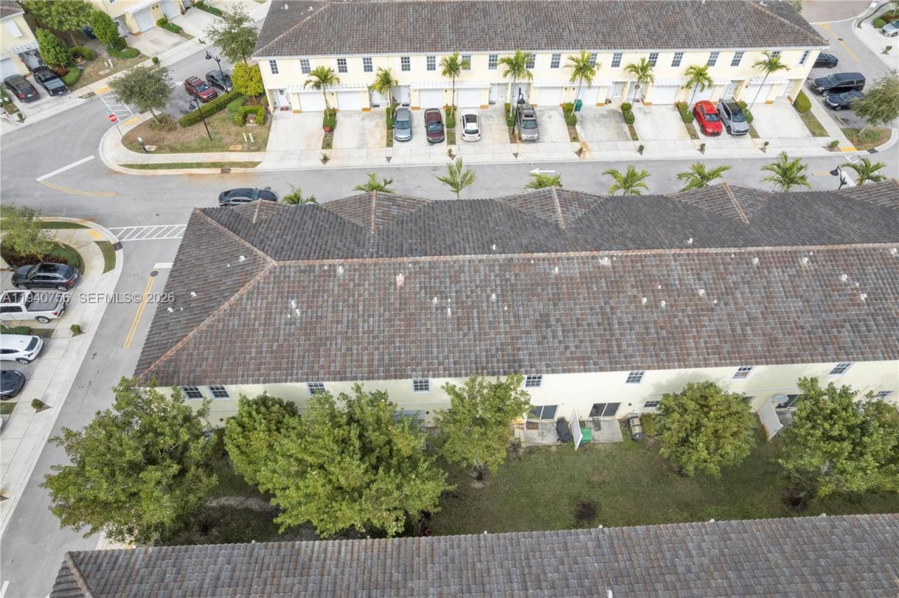 4040 NW 11th St, Lauderhill, FL 33313 Photo
