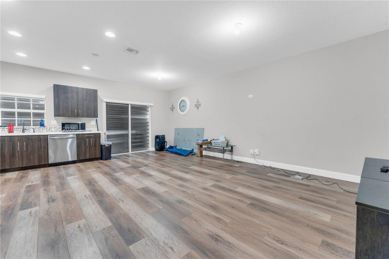 4040 NW 11th St, Lauderhill, FL 33313 Photo