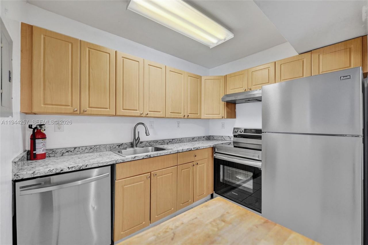 505 S Pine Island Rd, Unit 405B, Plantation, FL 33324 Photo