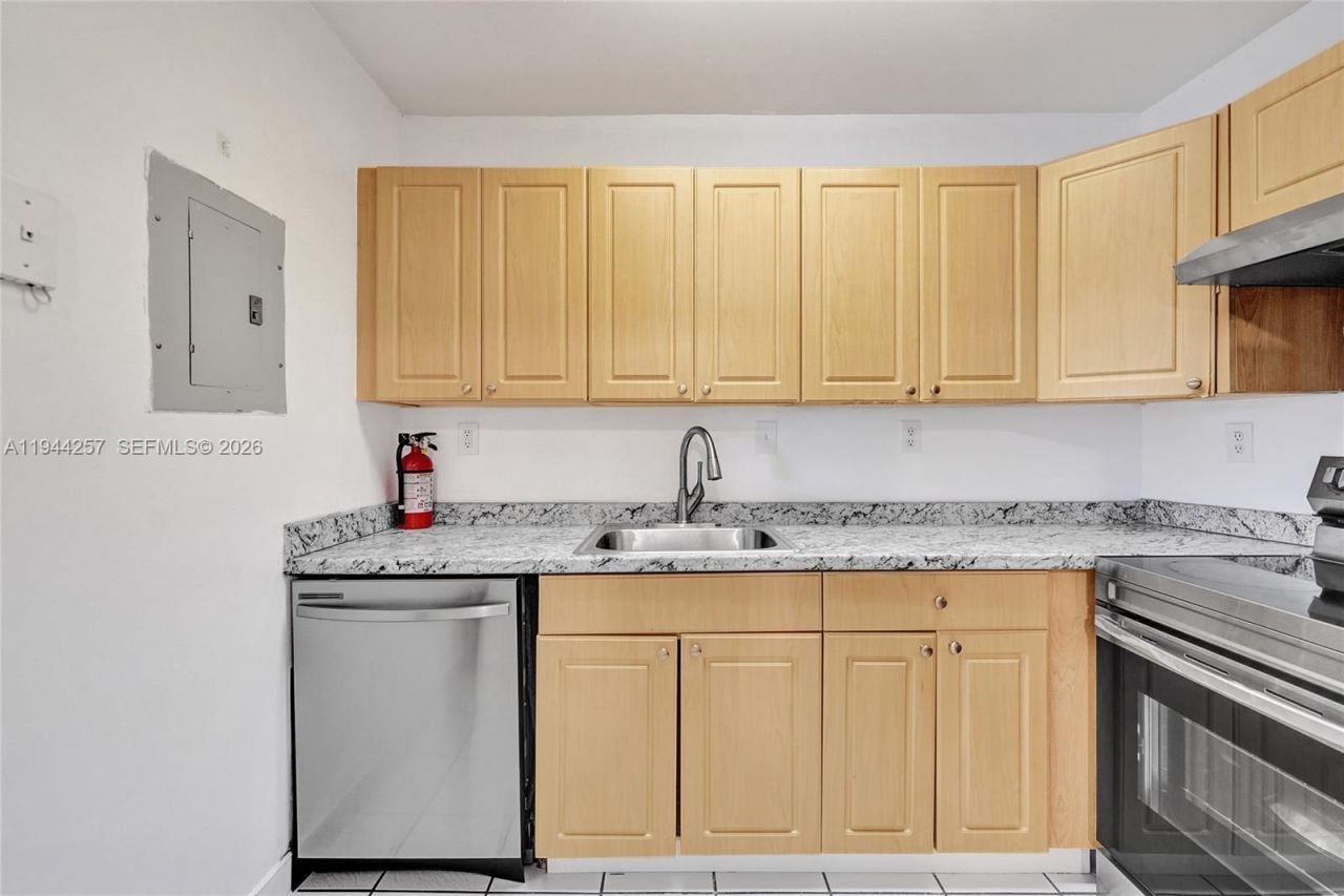 505 S Pine Island Rd, Unit 405B, Plantation, FL 33324 Photo