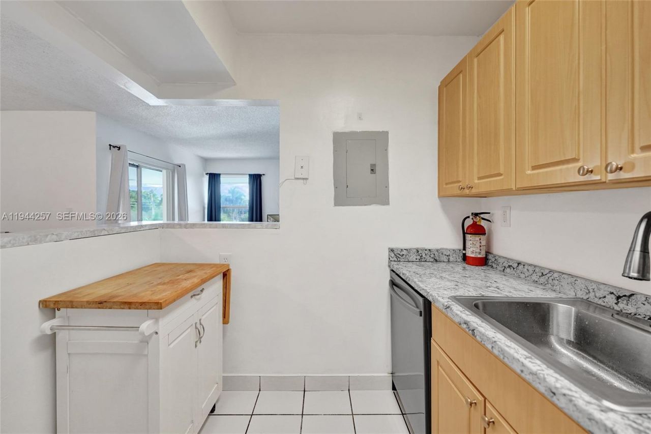 505 S Pine Island Rd, Unit 405B, Plantation, FL 33324 Photo