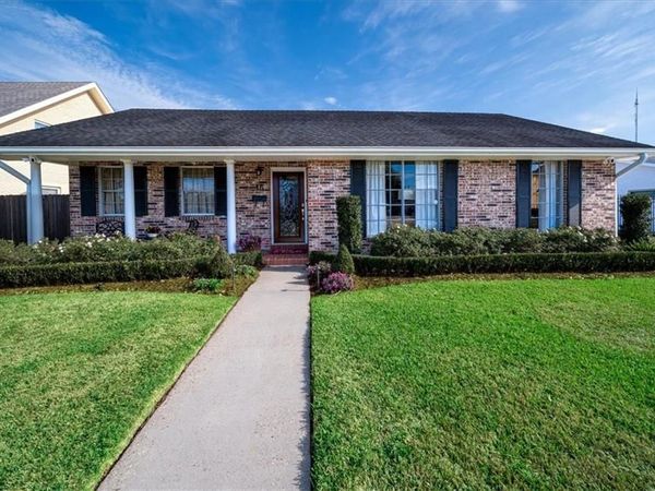 15 DERBES Drive, Gretna, LA 70053