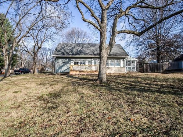 1705 SW Mcarthur Street, Blue Springs, MO 64015
