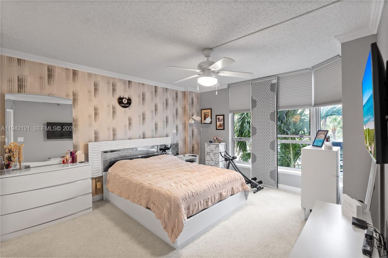 3600 Mystic Pointe Dr, Unit 309, Aventura, FL 33180 Photo