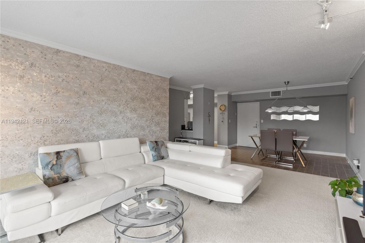 3600 Mystic Pointe Dr, Unit 309, Aventura, FL 33180 Photo