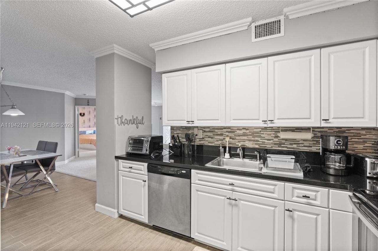 3600 Mystic Pointe Dr, Unit 309, Aventura, FL 33180 Photo