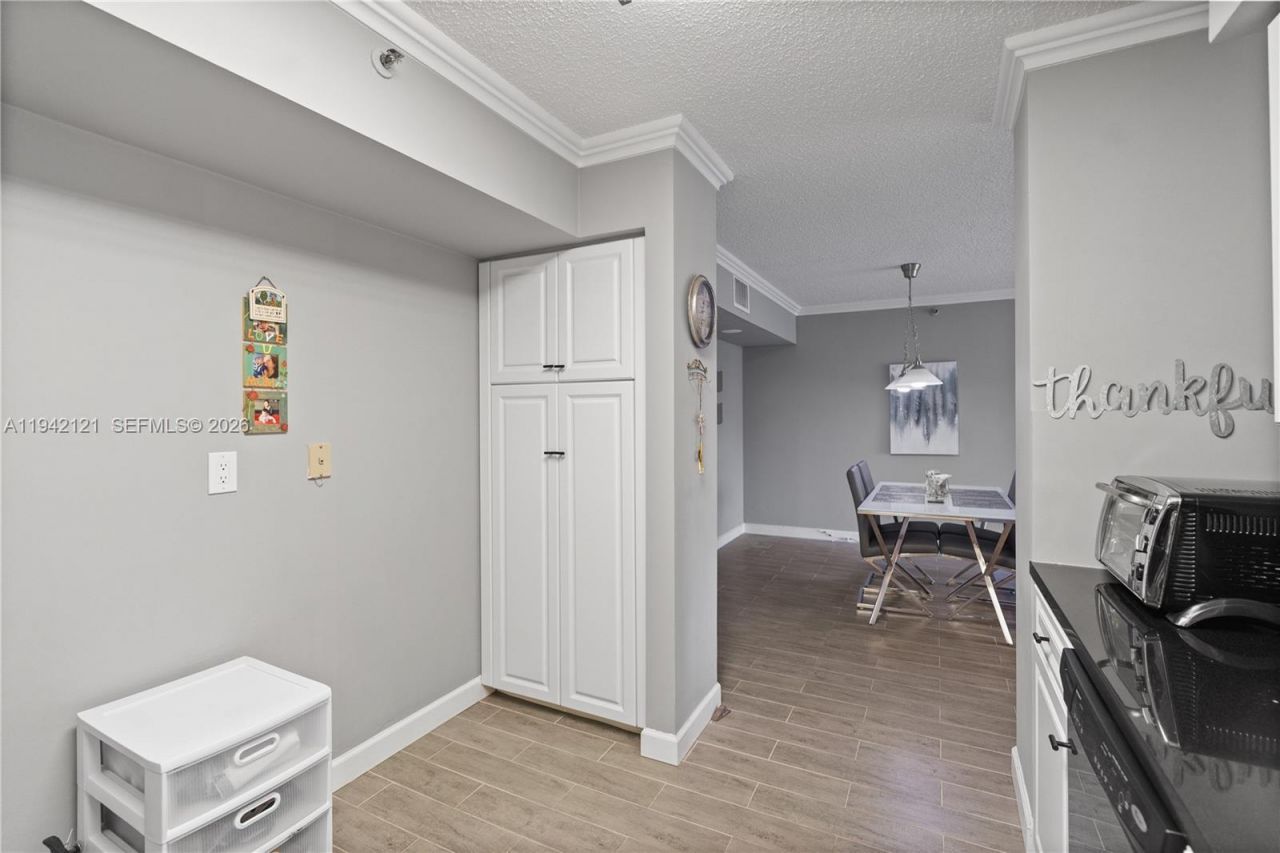 3600 Mystic Pointe Dr, Unit 309, Aventura, FL 33180 Photo