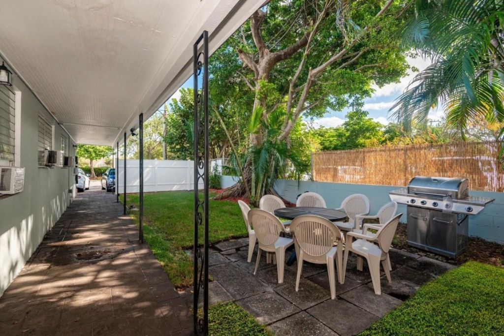 1017 NE 14th Avenue, Fort Lauderdale, FL 33304 Photo