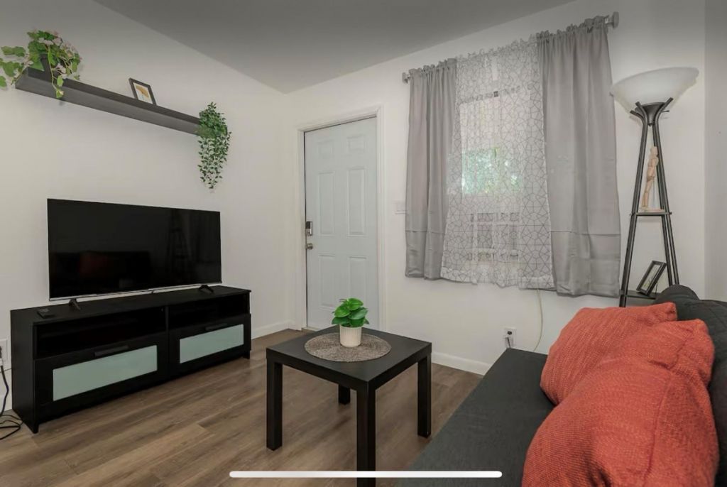 1017 NE 14th Avenue, Fort Lauderdale, FL 33304 Photo