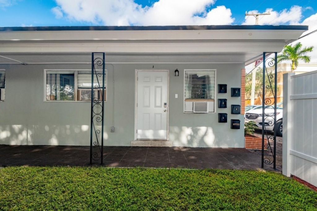 1017 NE 14th Avenue, Fort Lauderdale, FL 33304 Photo