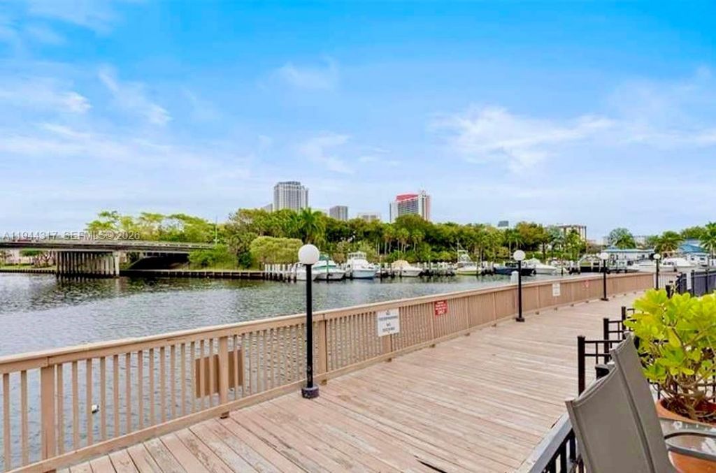 200 Diplomat Pkwy, Unit 721, Hallandale Beach, FL 33009 Photo