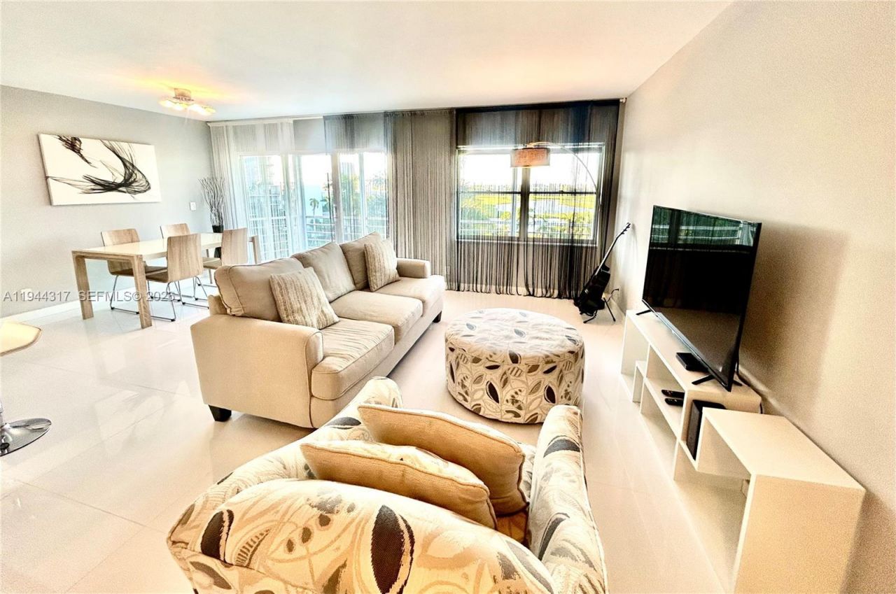 200 Diplomat Pkwy, Unit 721, Hallandale Beach, FL 33009 Photo