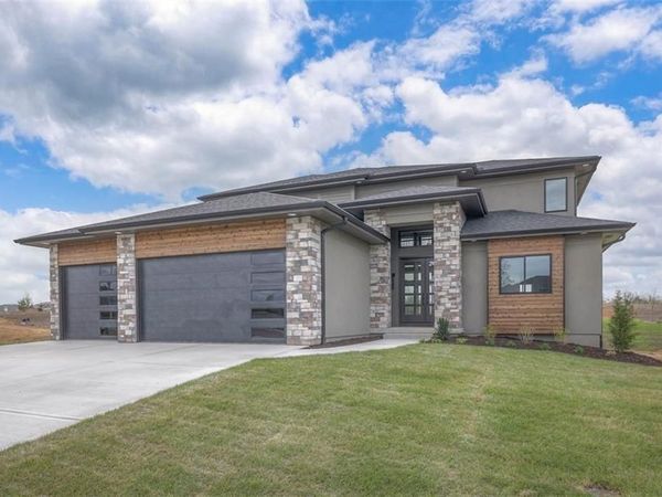 1009 Wilds Parkway, Greenwood, MO 64034