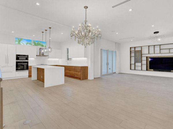 12 SE 10th Avenue, Fort Lauderdale, FL 33301