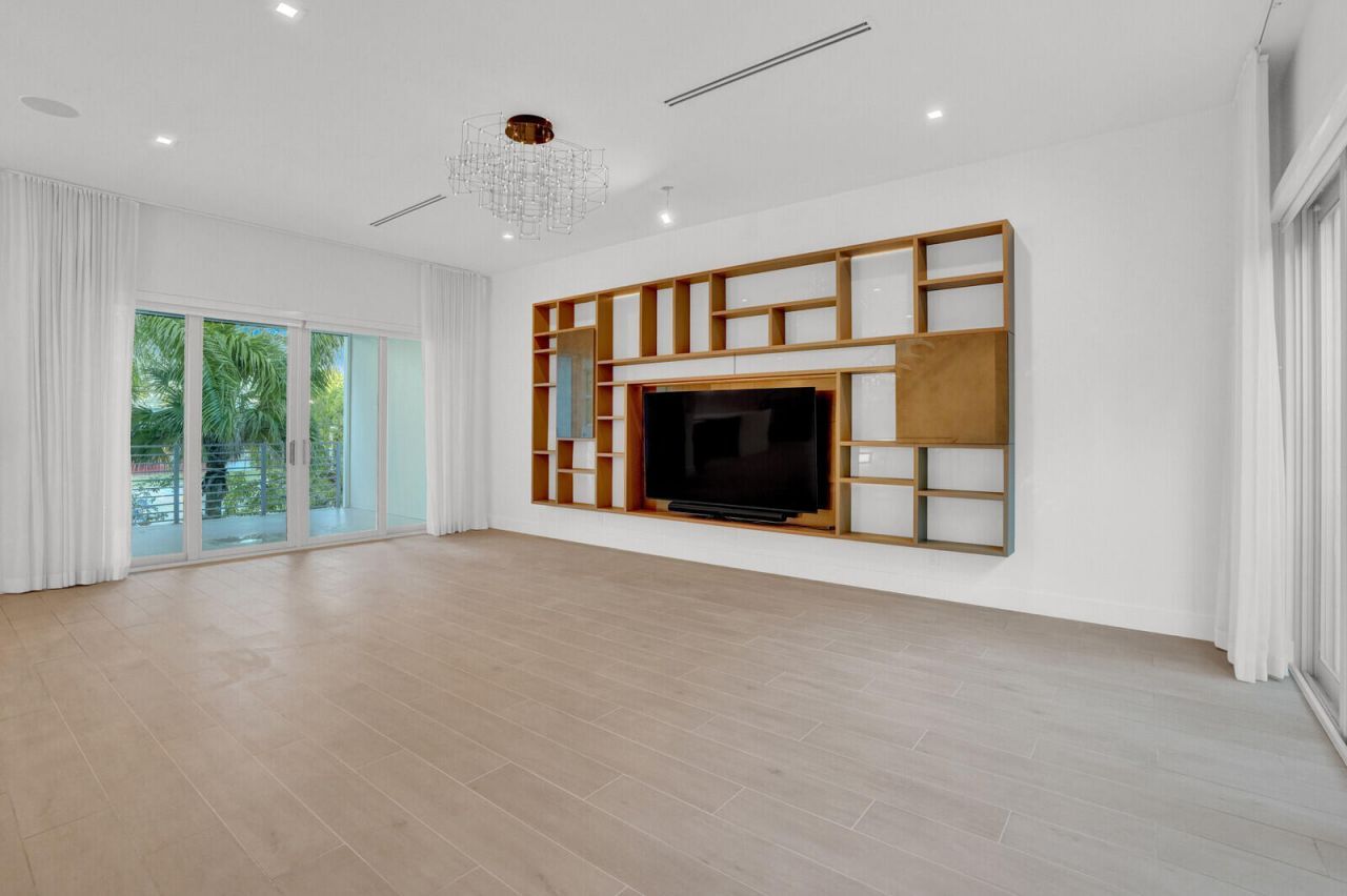 12 SE 10th Avenue, Fort Lauderdale, FL 33301 Photo