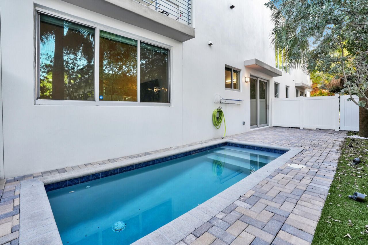 12 SE 10th Avenue, Fort Lauderdale, FL 33301 Photo