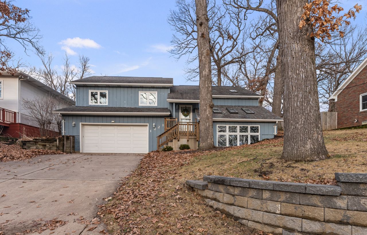 1221 20th Ave Way, East Moline, IL 61244 Main Photo