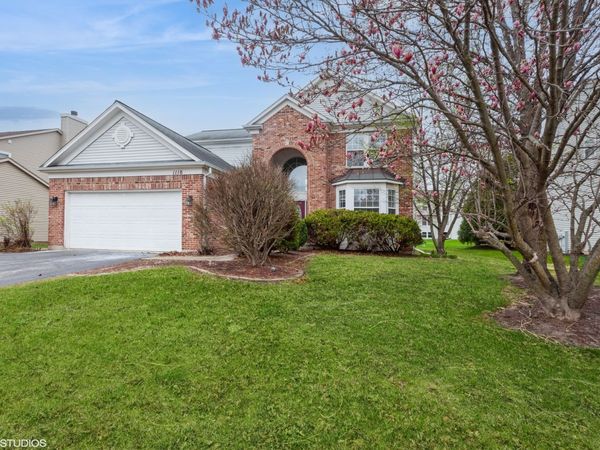 1110 OAKHILL Drive, Aurora, IL 60502