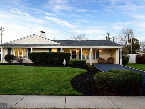 423 MAGNOLIA DRIVE, LEVITTOWN, PA 19054