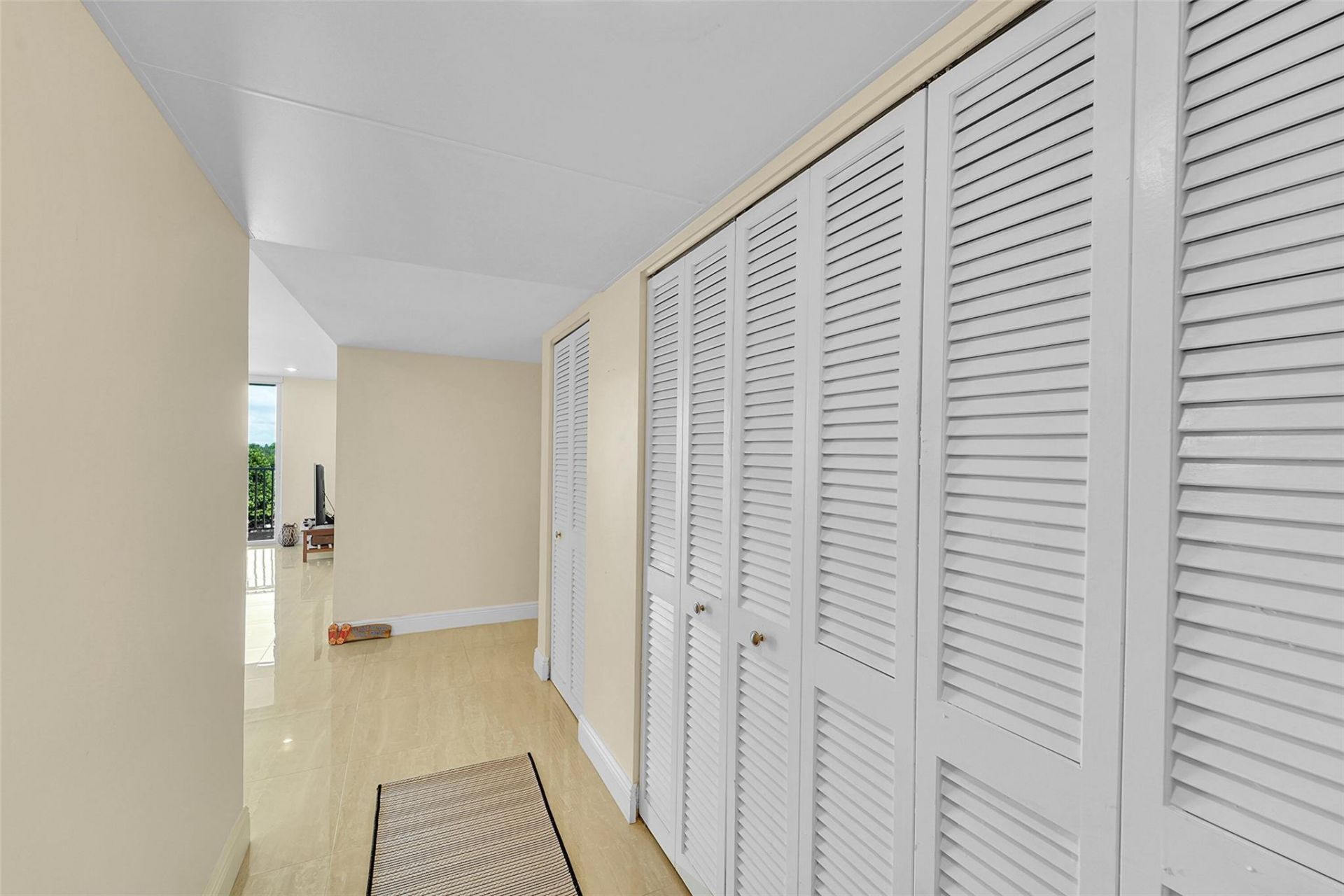 1401 S Ocean Drive, Unit 502, Hollywood, FL 33019 Photo