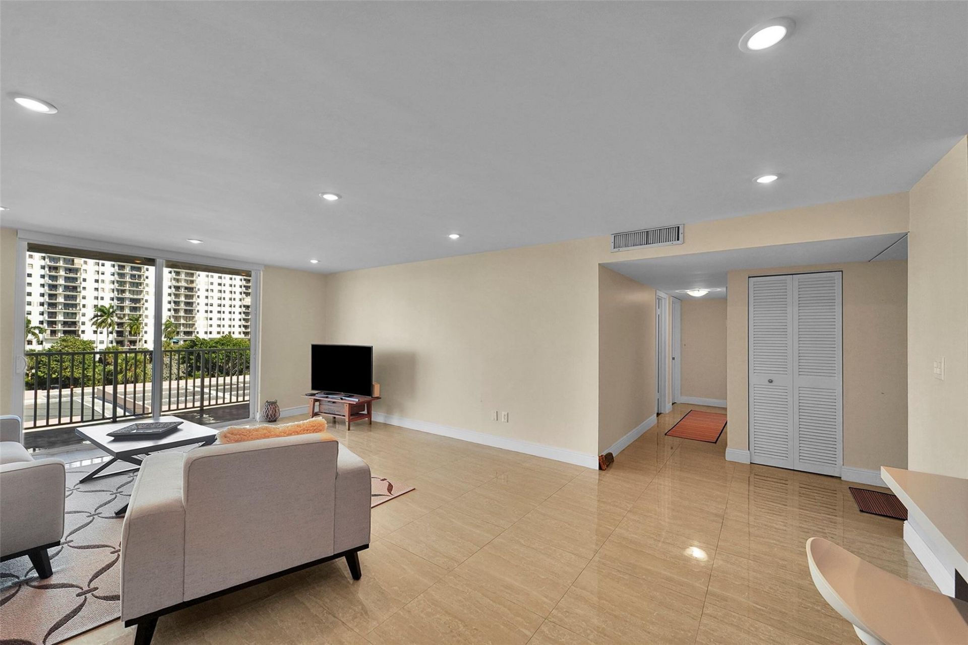 1401 S Ocean Drive, Unit 502, Hollywood, FL 33019 Photo