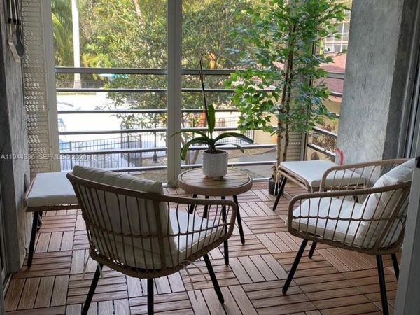 17890 W Dixie Hwy, Unit 210, North Miami Beach, FL 33160