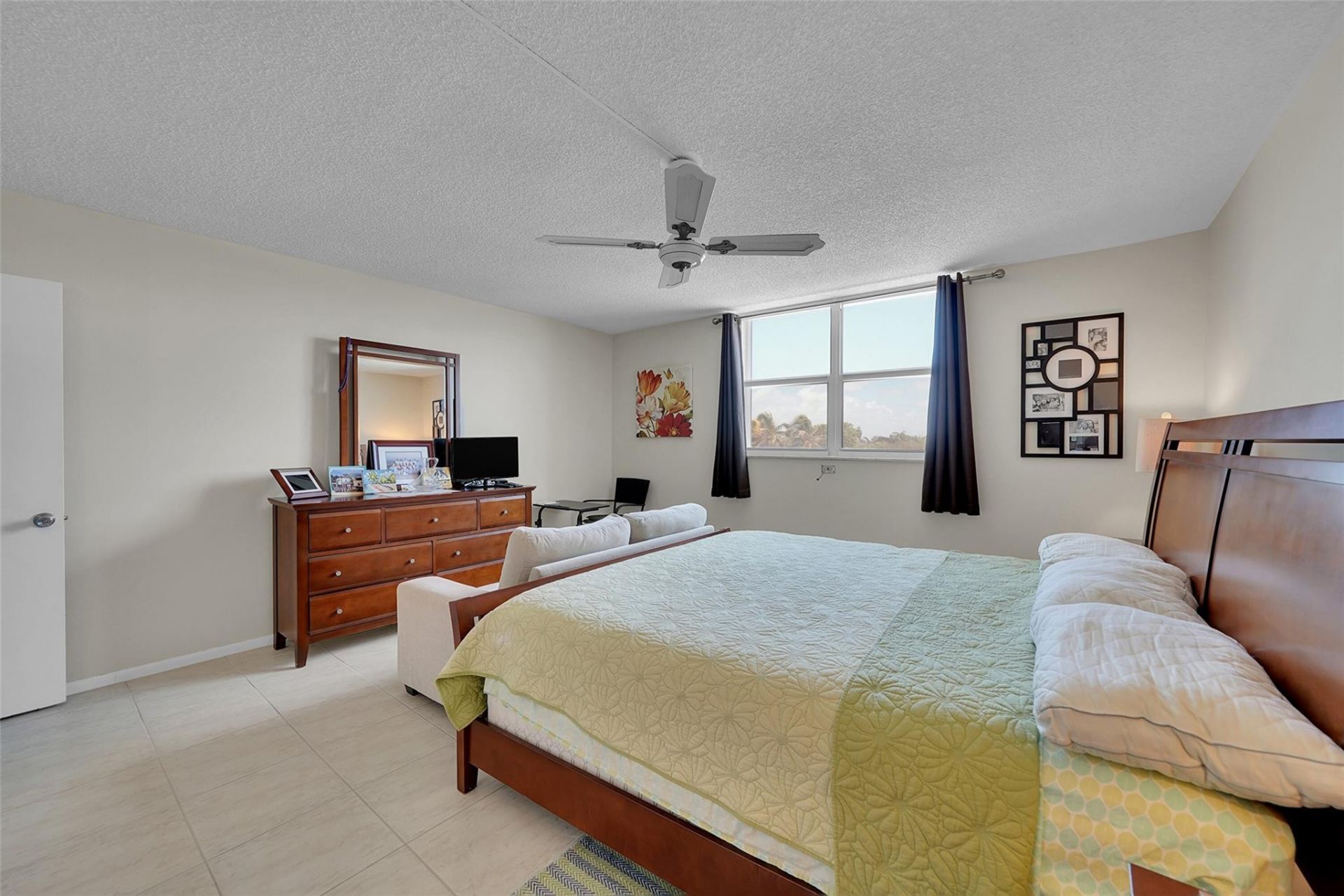 1401 S Ocean Drive, Unit 402, Hollywood, FL 33019 Photo
