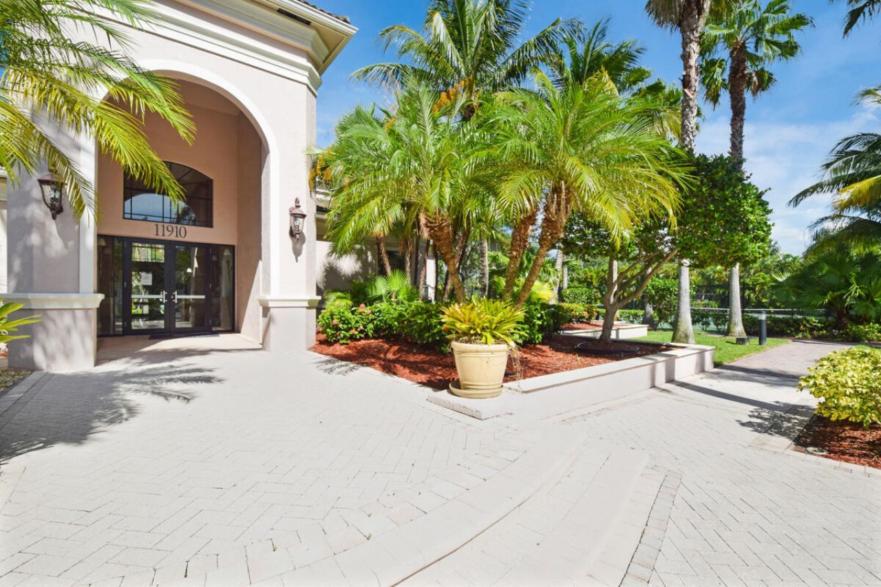 2916 Tuscany Court, Unit 104, Palm Beach Gardens, FL 33410 Photo