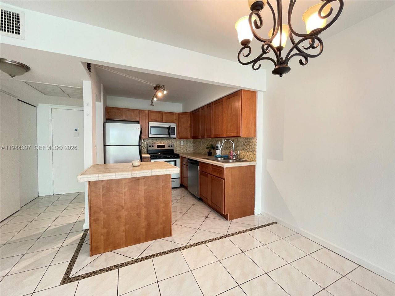851 Three Islands Blvd, Unit 106, Hallandale Beach, FL 33009 Photo