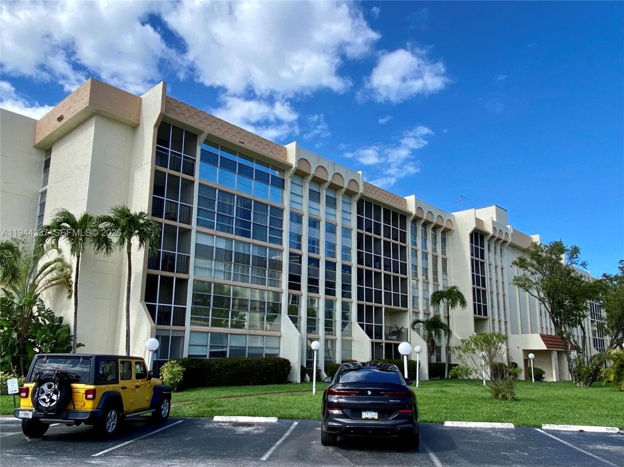 851 Three Islands Blvd, Unit 106, Hallandale Beach, FL 33009 Photo