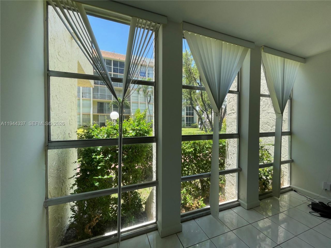 851 Three Islands Blvd, Unit 106, Hallandale Beach, FL 33009 Photo