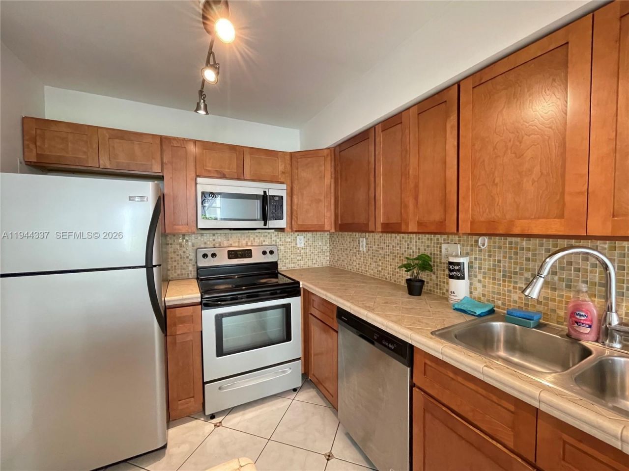 851 Three Islands Blvd, Unit 106, Hallandale Beach, FL 33009 Photo